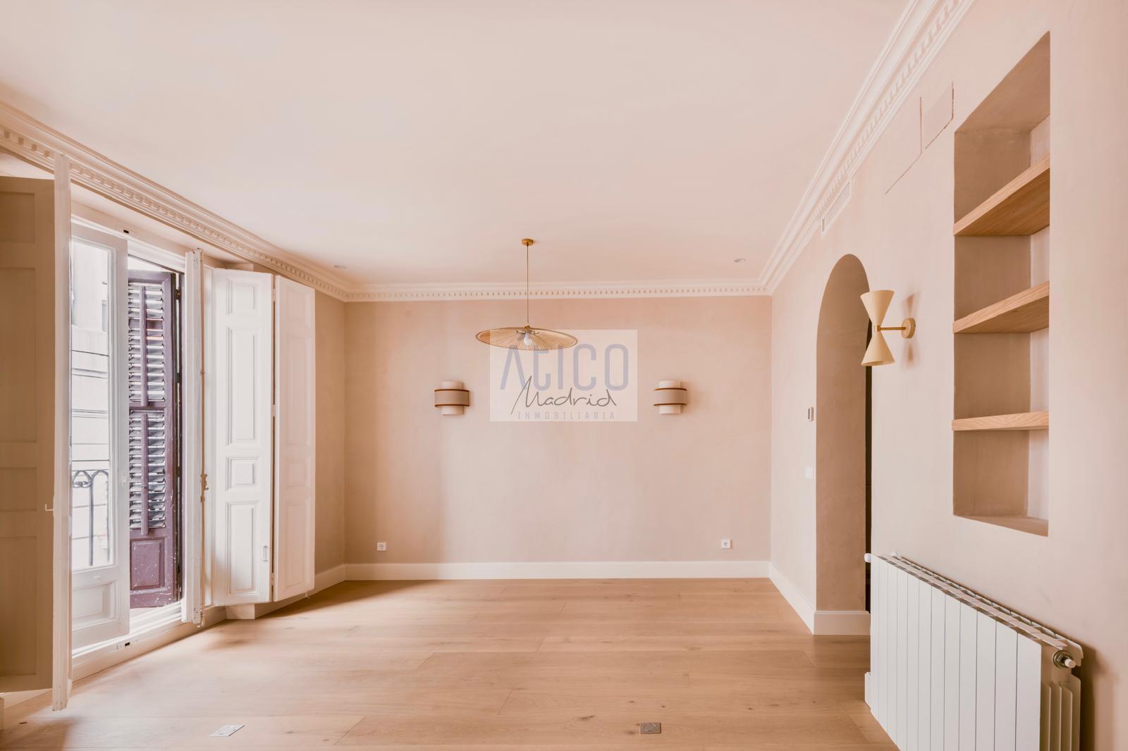 For sale of flat in Madrid
