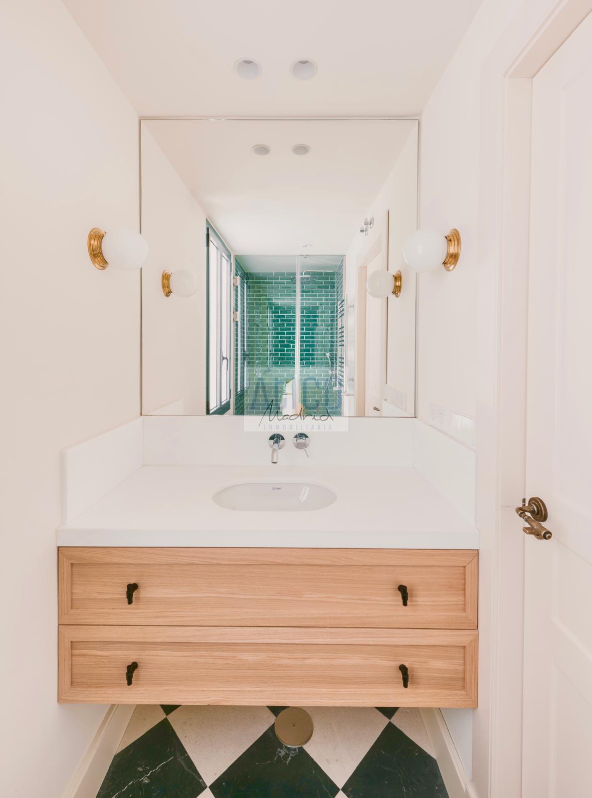 For sale of flat in Madrid
