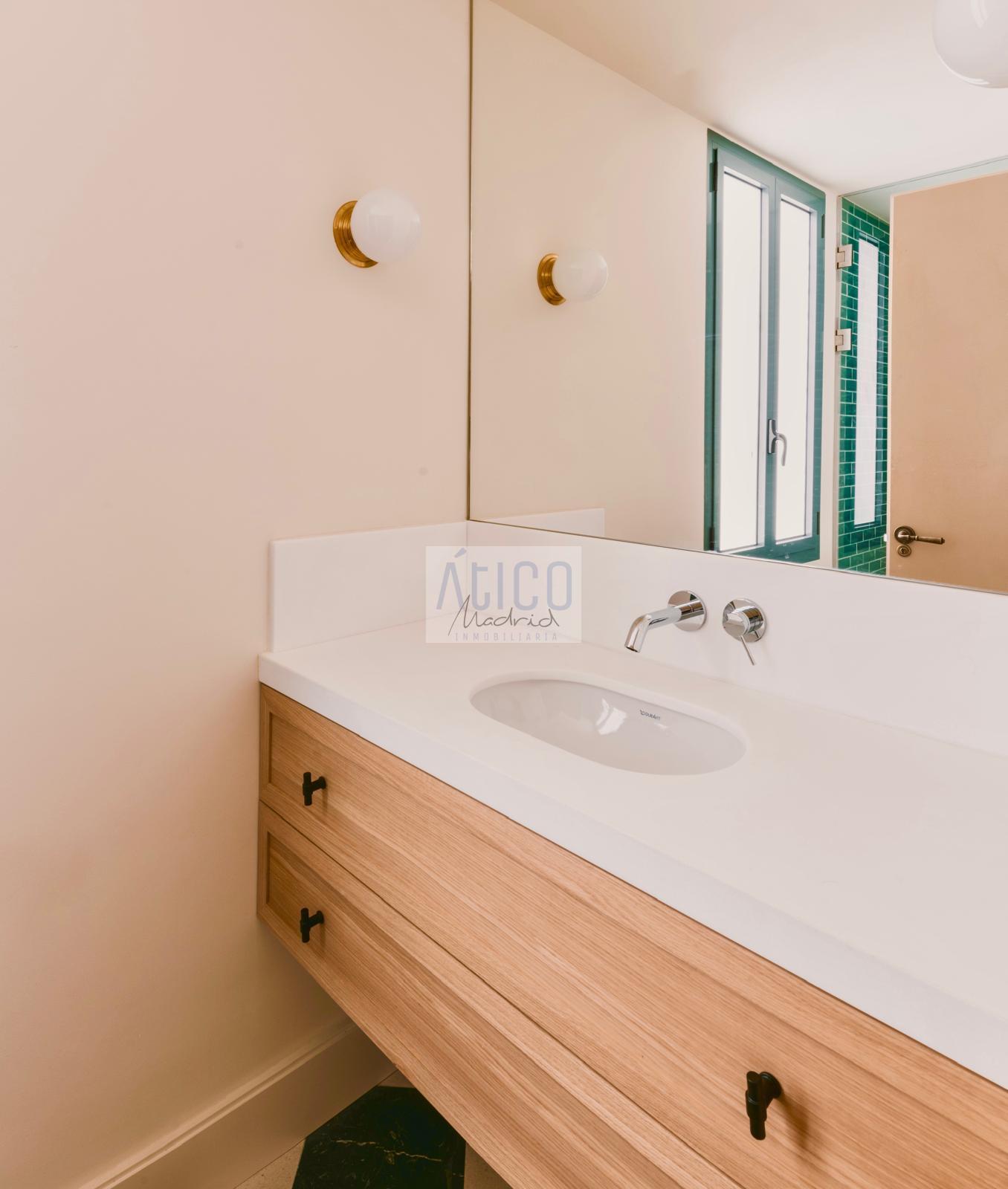 For sale of flat in Madrid