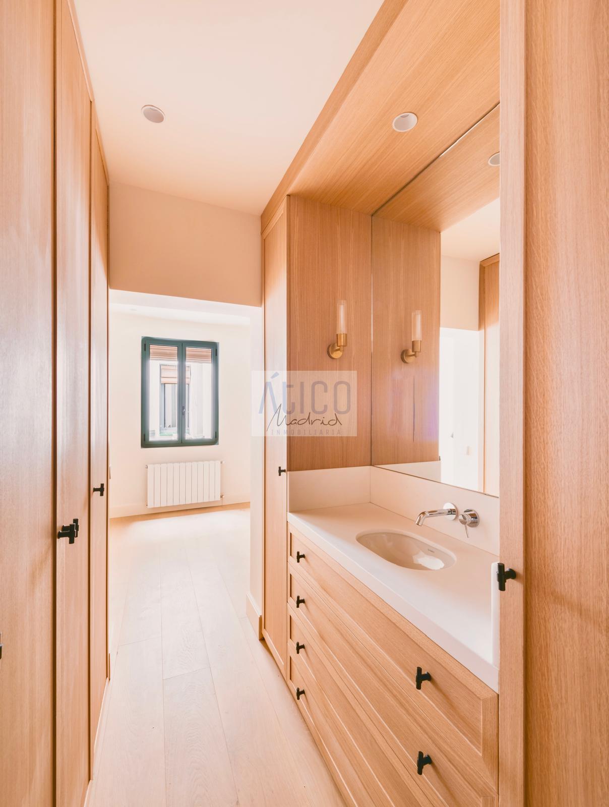 For sale of flat in Madrid