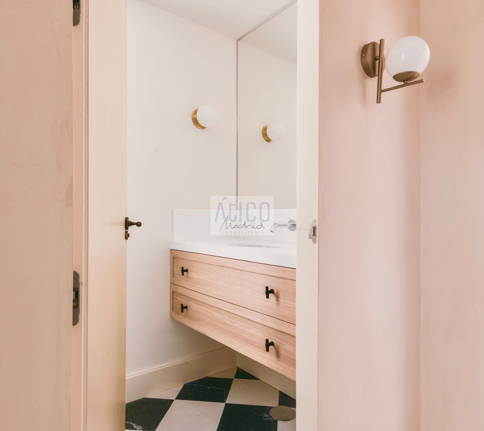For sale of flat in Madrid