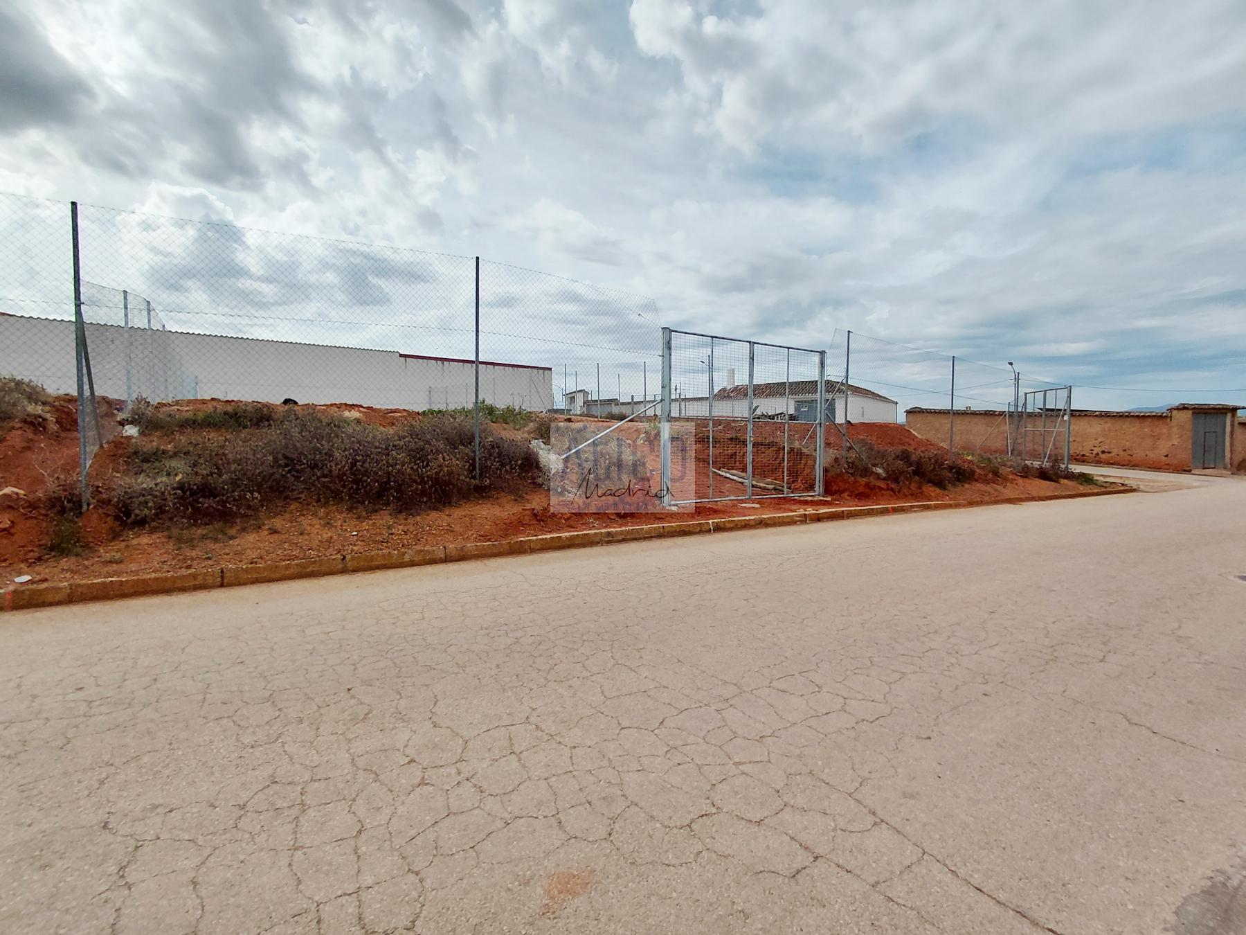 Venta de terreno en Alcubillas