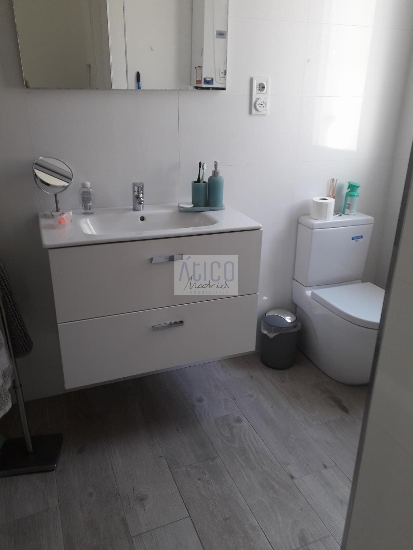 For sale of apartment in Madrid