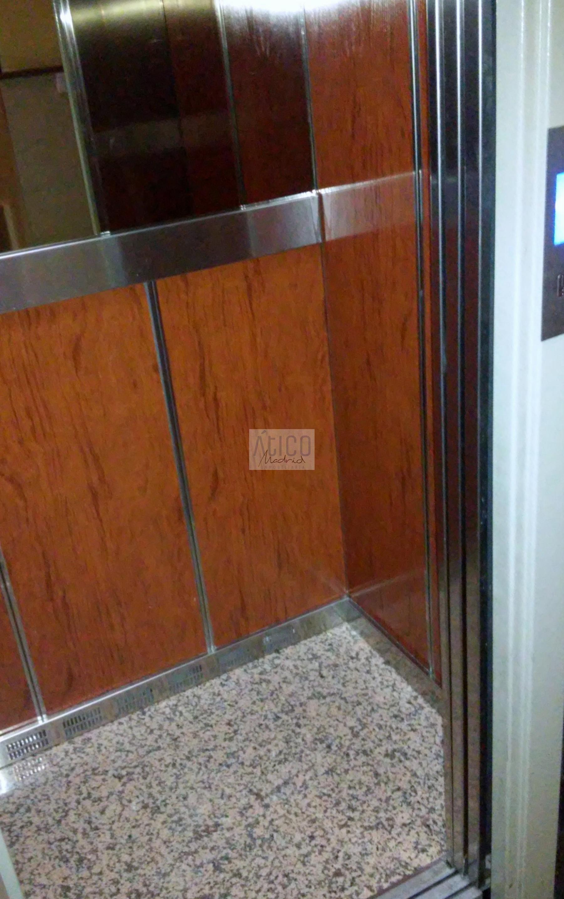 For sale of apartment in Madrid
