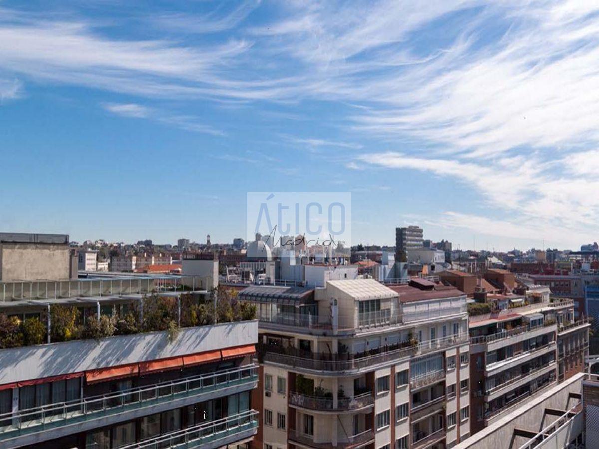 For sale of penthouse in Madrid