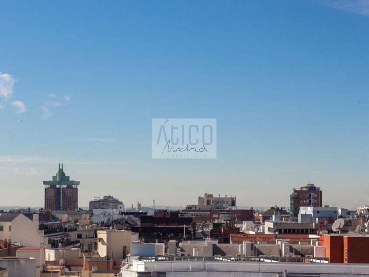 For sale of penthouse in Madrid