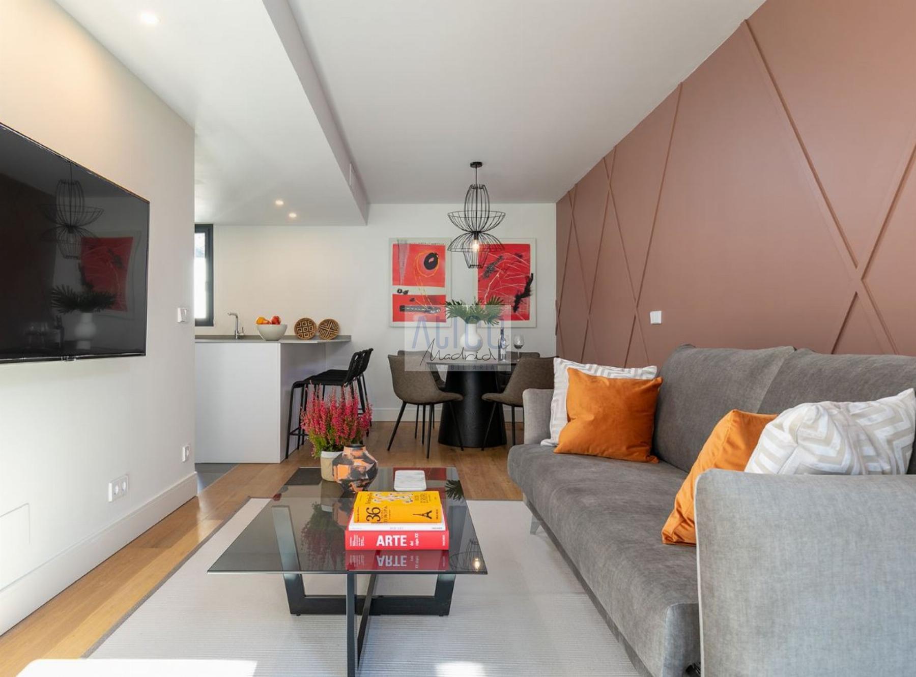For sale of penthouse in Madrid