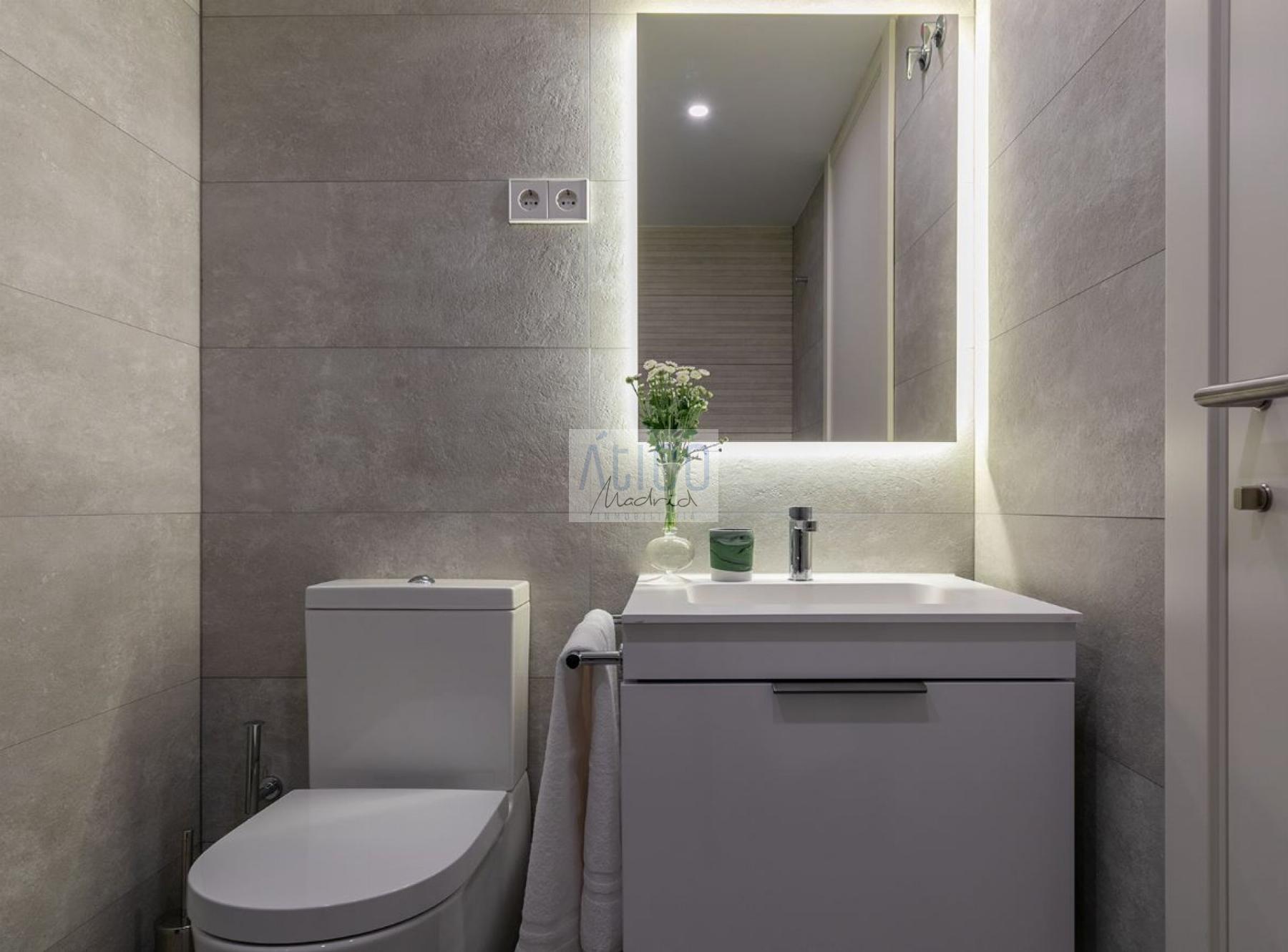 For sale of penthouse in Madrid