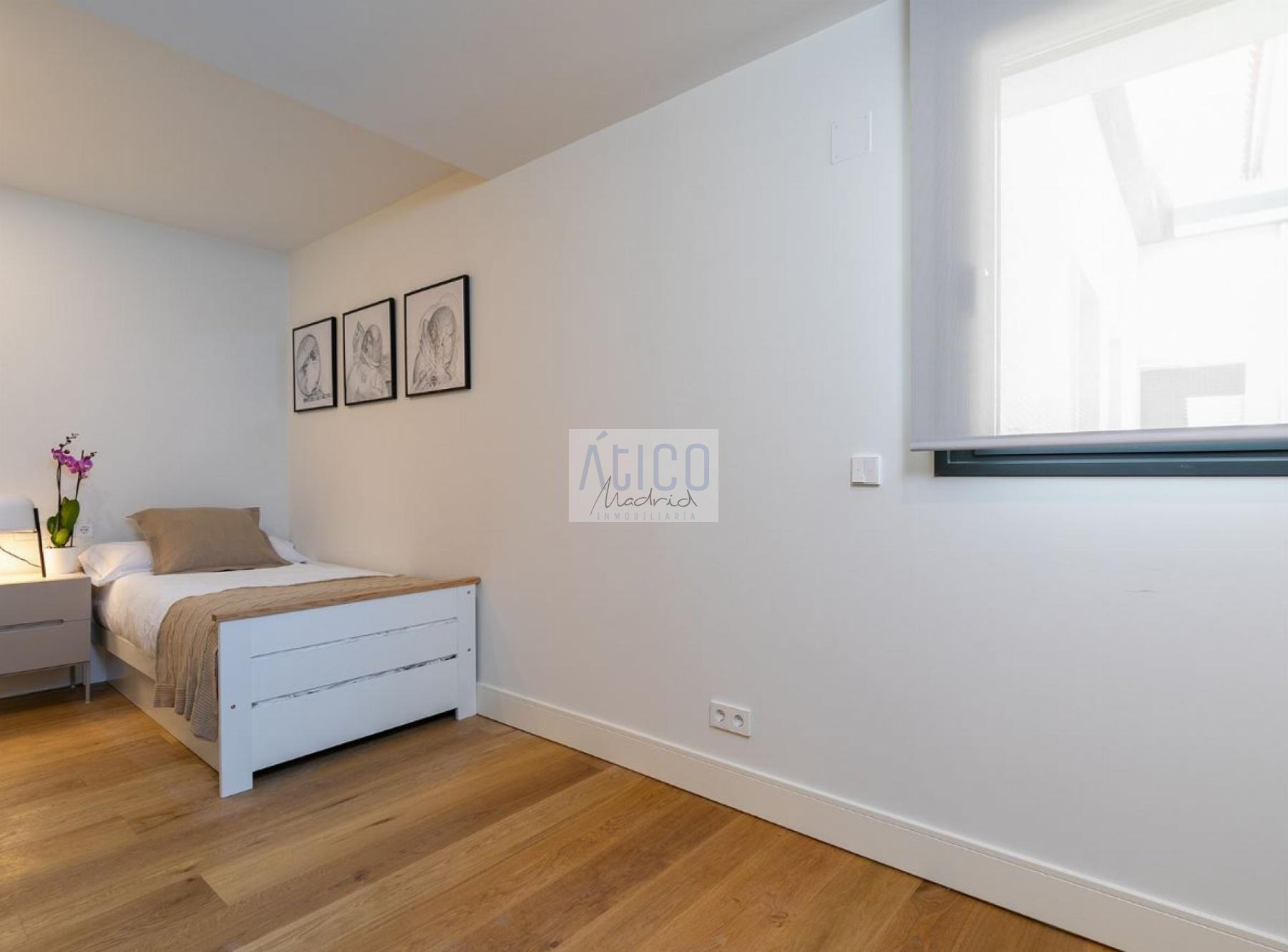 For sale of penthouse in Madrid