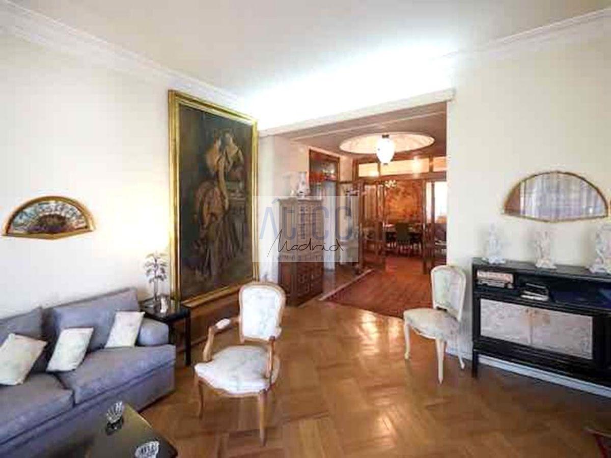 For sale of flat in Madrid