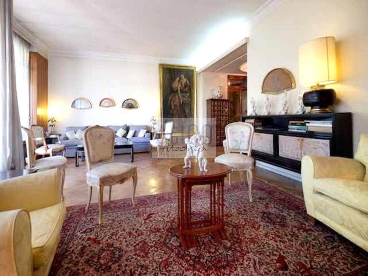 For sale of flat in Madrid