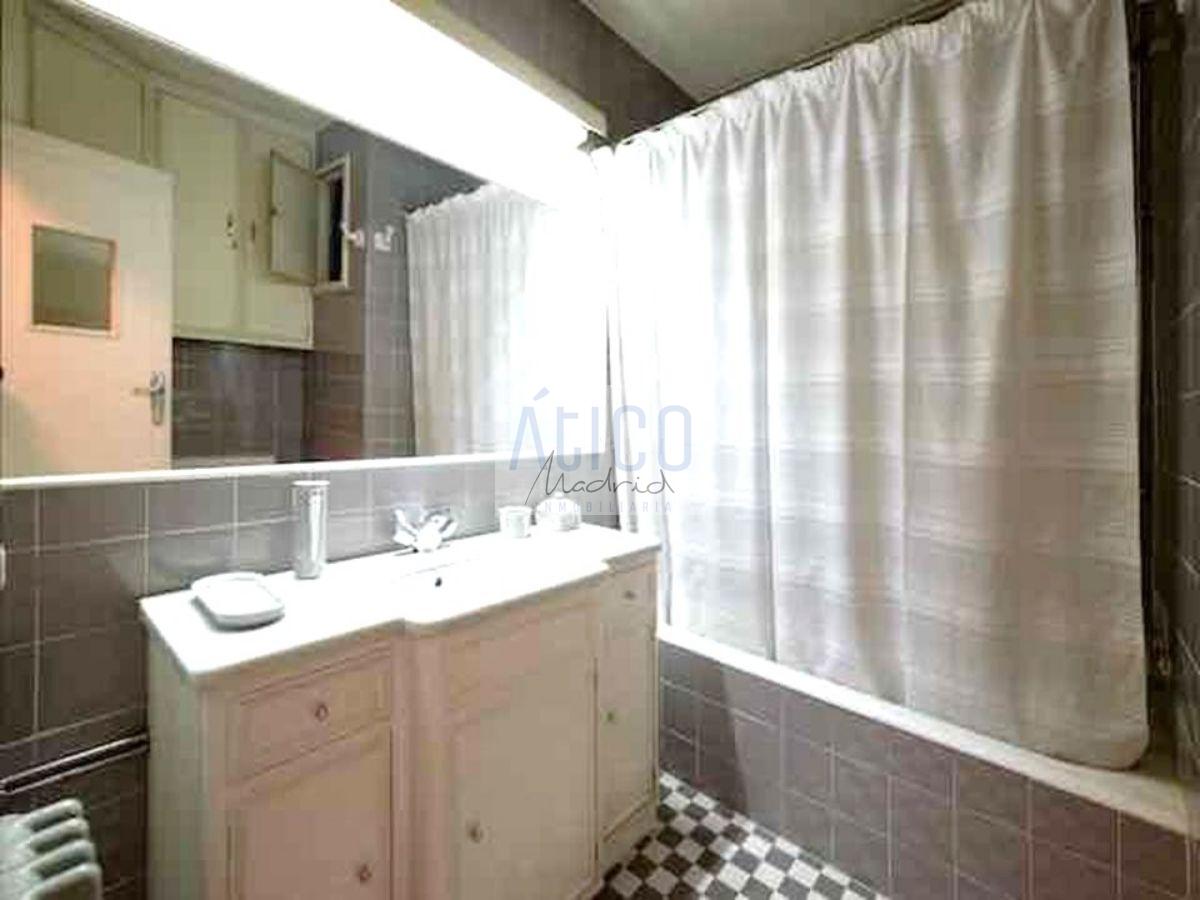 For sale of flat in Madrid