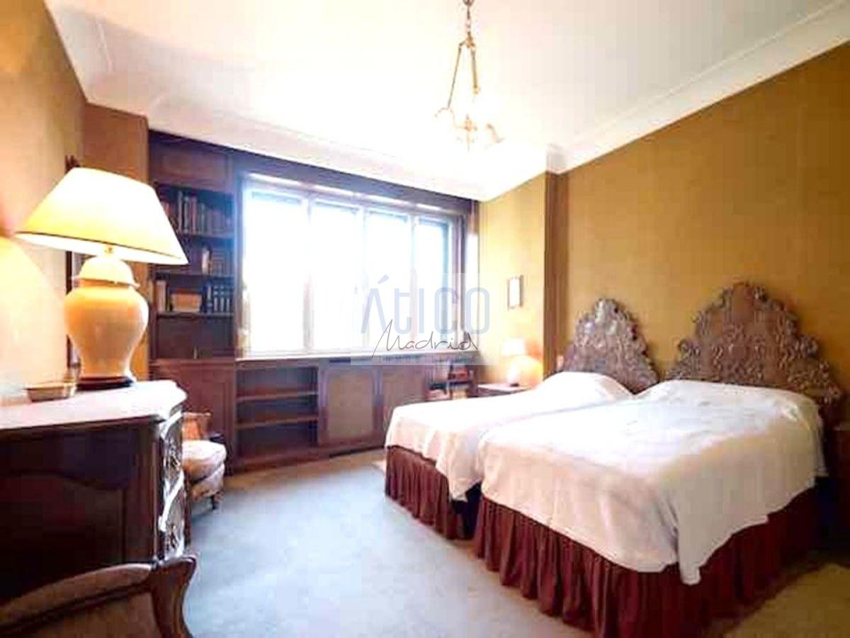 For sale of flat in Madrid