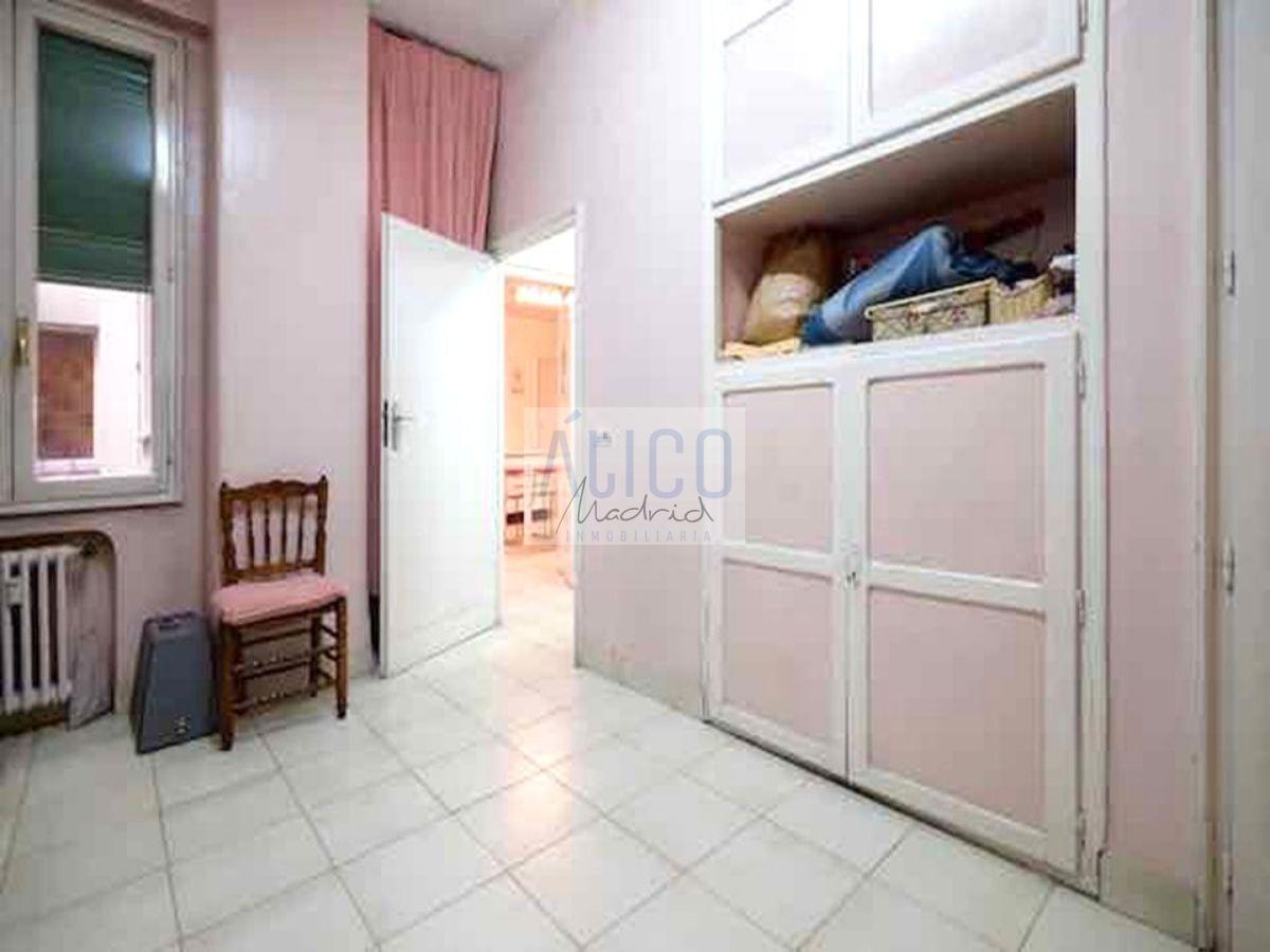 For sale of flat in Madrid