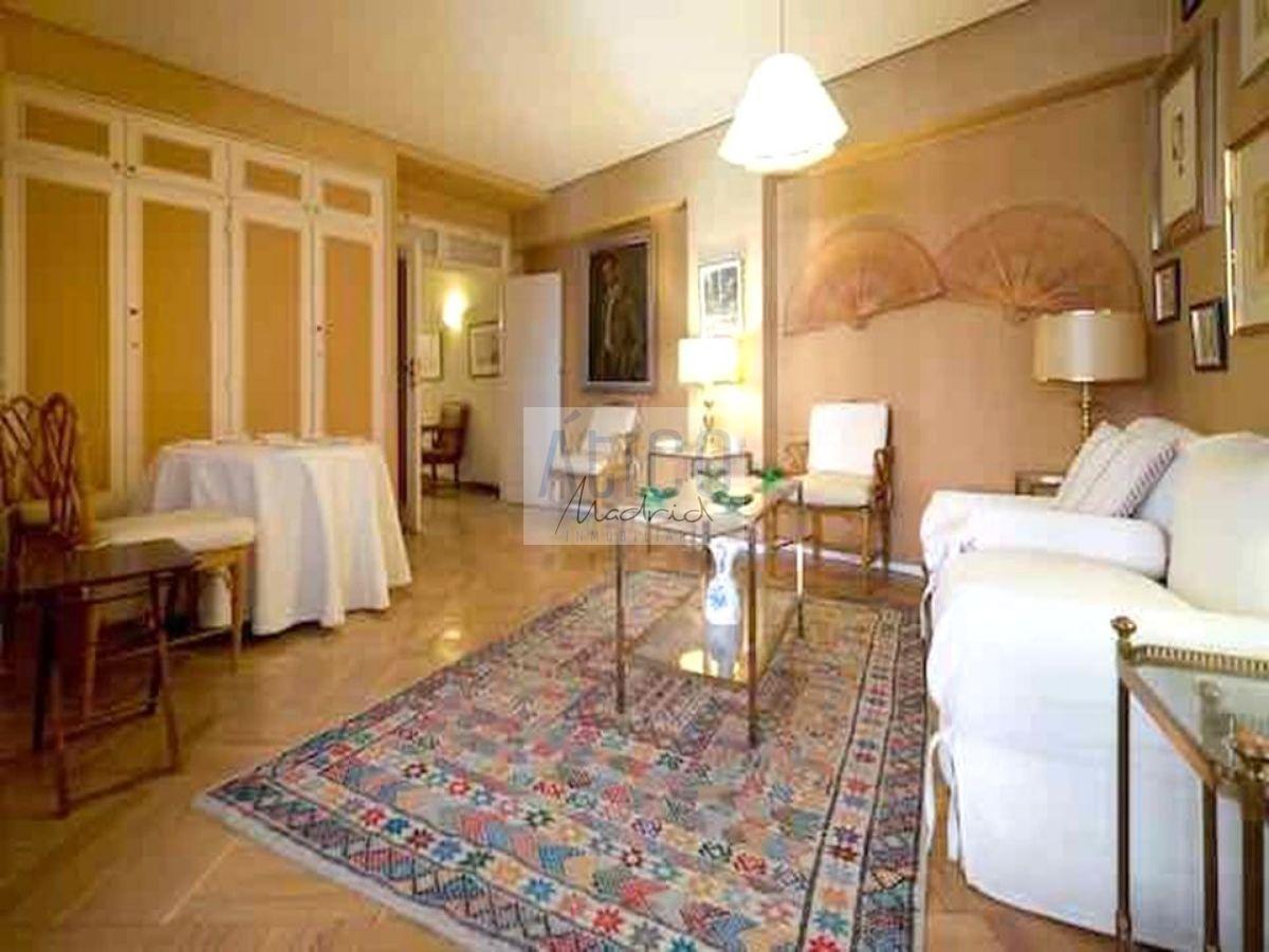 For sale of flat in Madrid