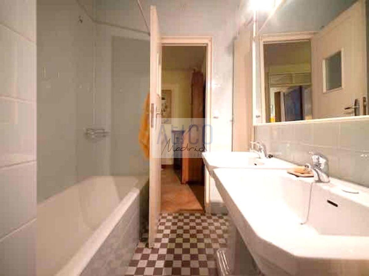 For sale of flat in Madrid