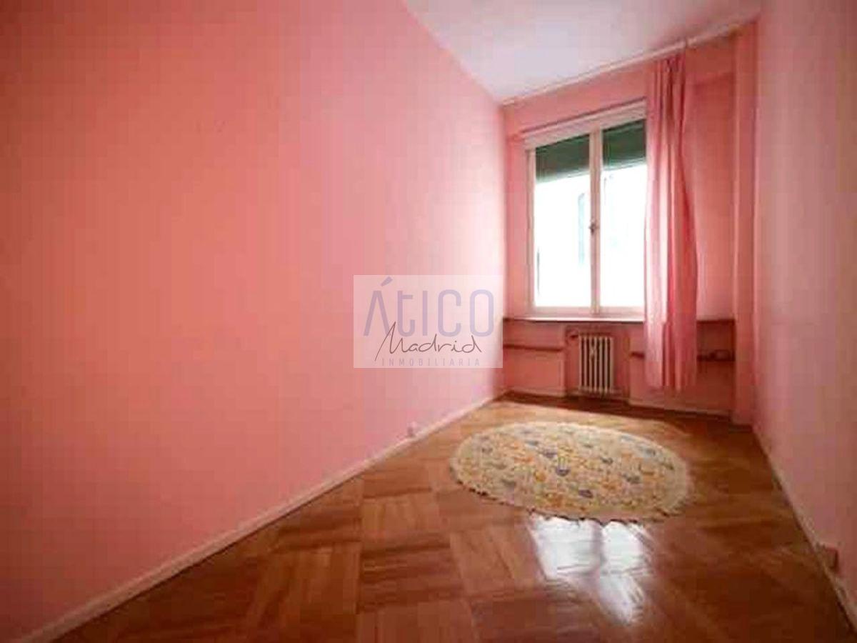 For sale of flat in Madrid