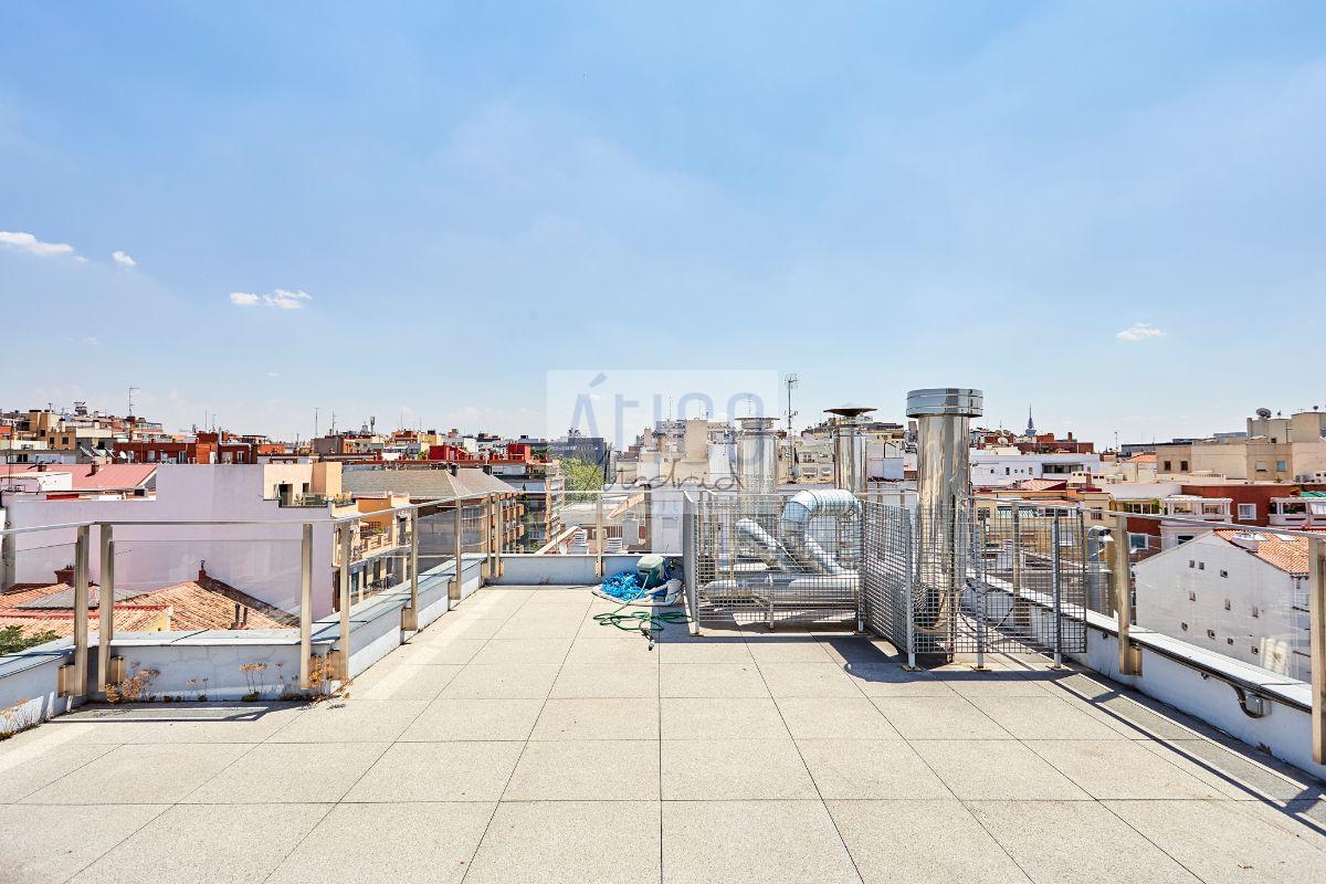 For sale of penthouse in Madrid