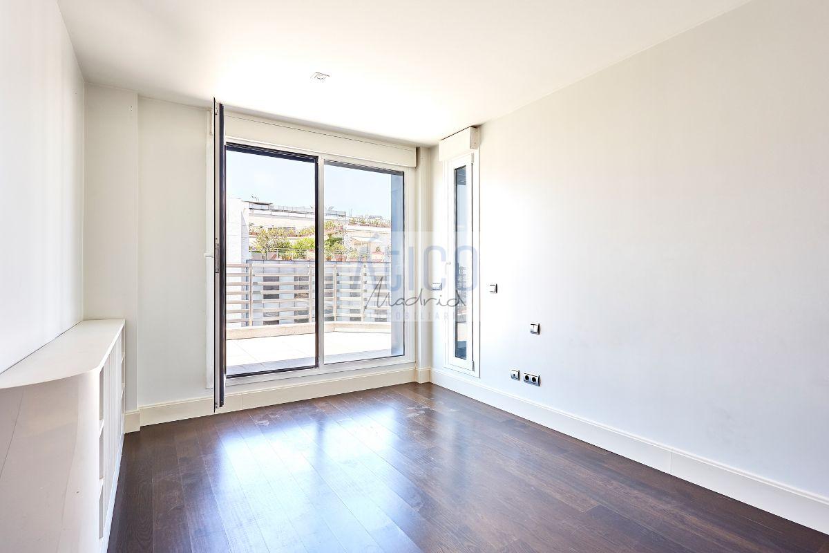 For rent of penthouse in Madrid