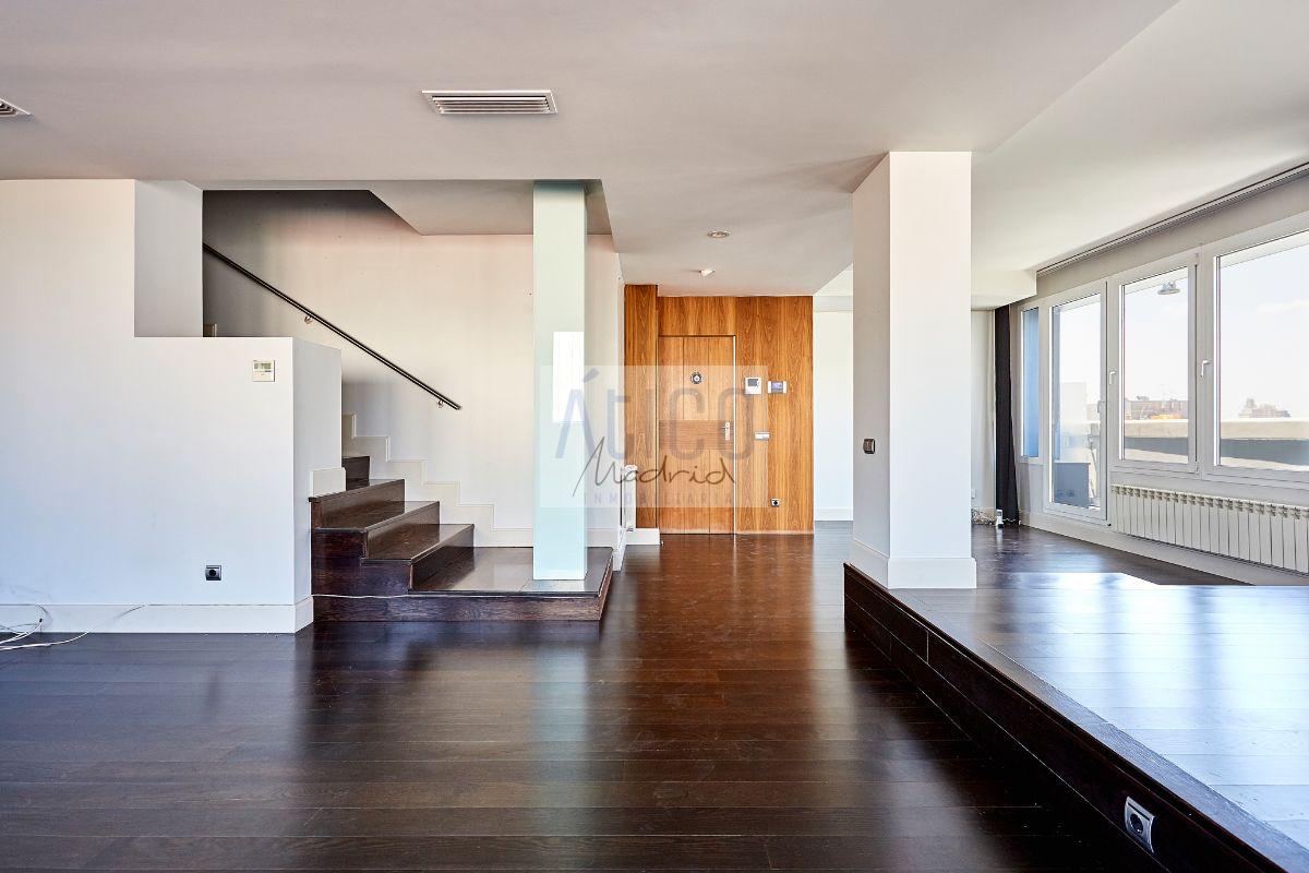 For sale of penthouse in Madrid
