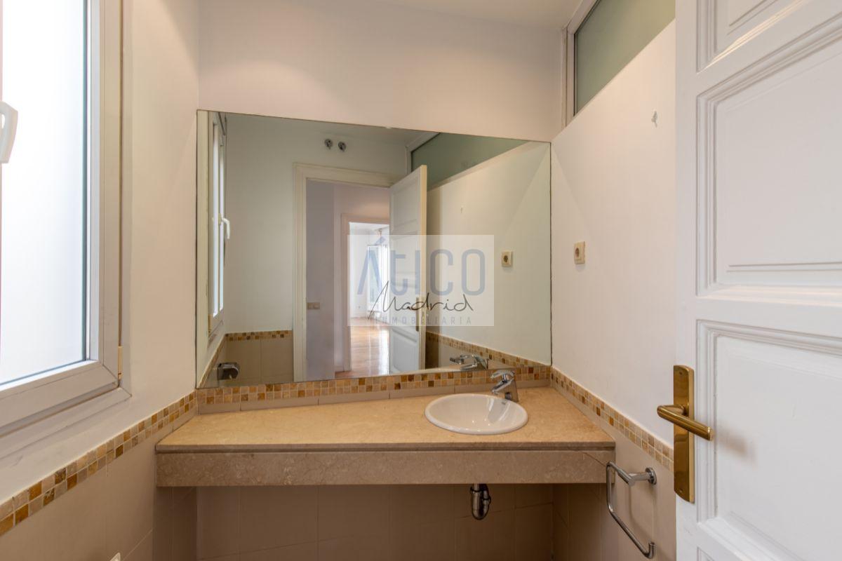 For rent of penthouse in Madrid