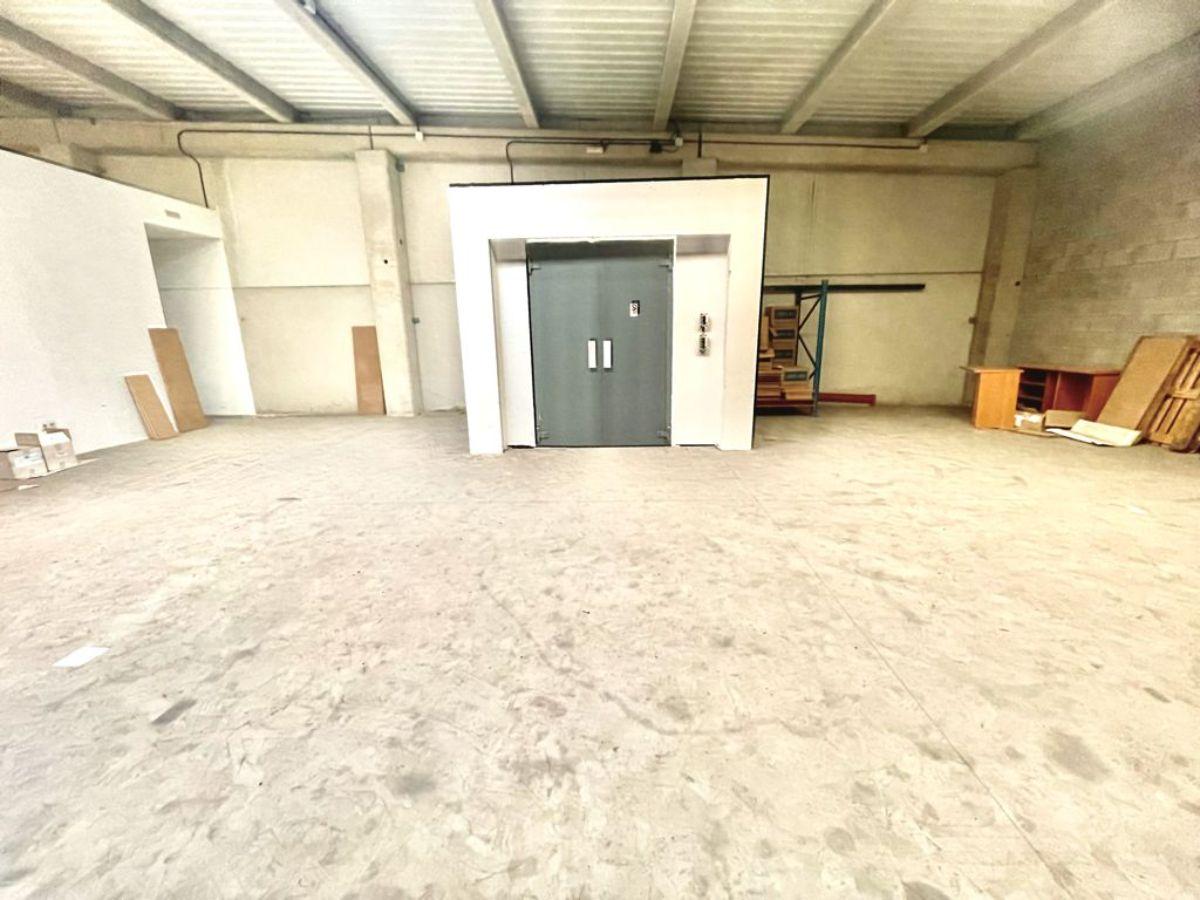 For sale of industrial plant/warehouse in Siero