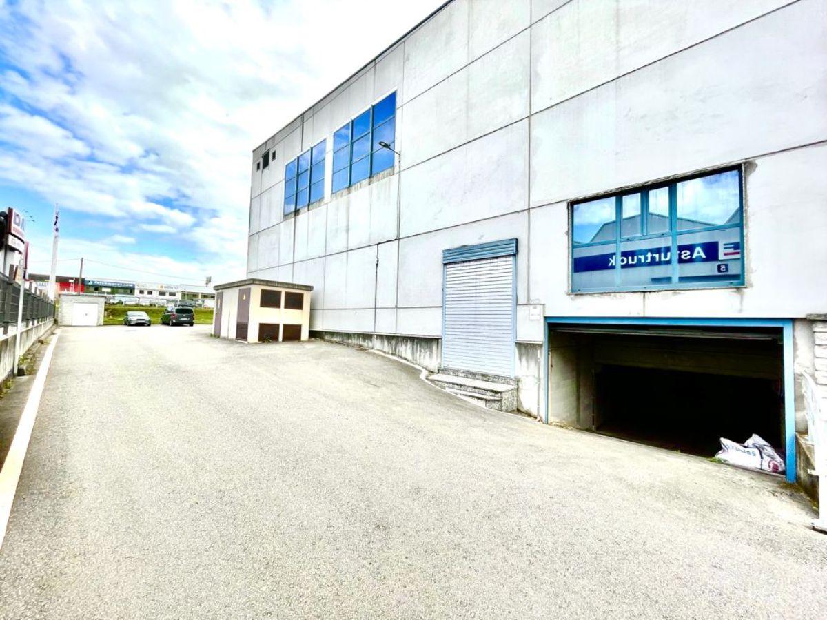 For sale of industrial plant/warehouse in Siero