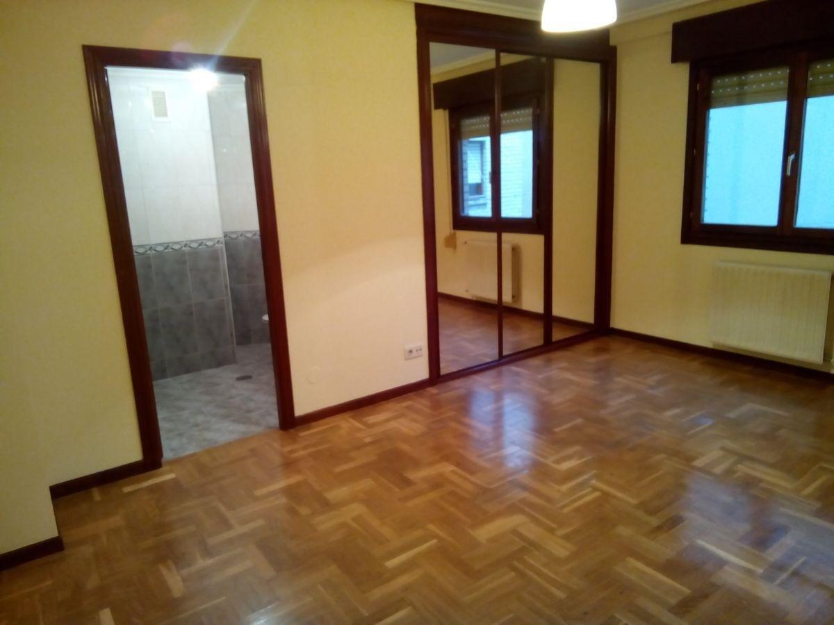 For sale of flat in Oviedo