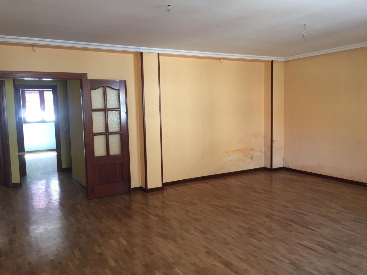 For sale of flat in Langreo