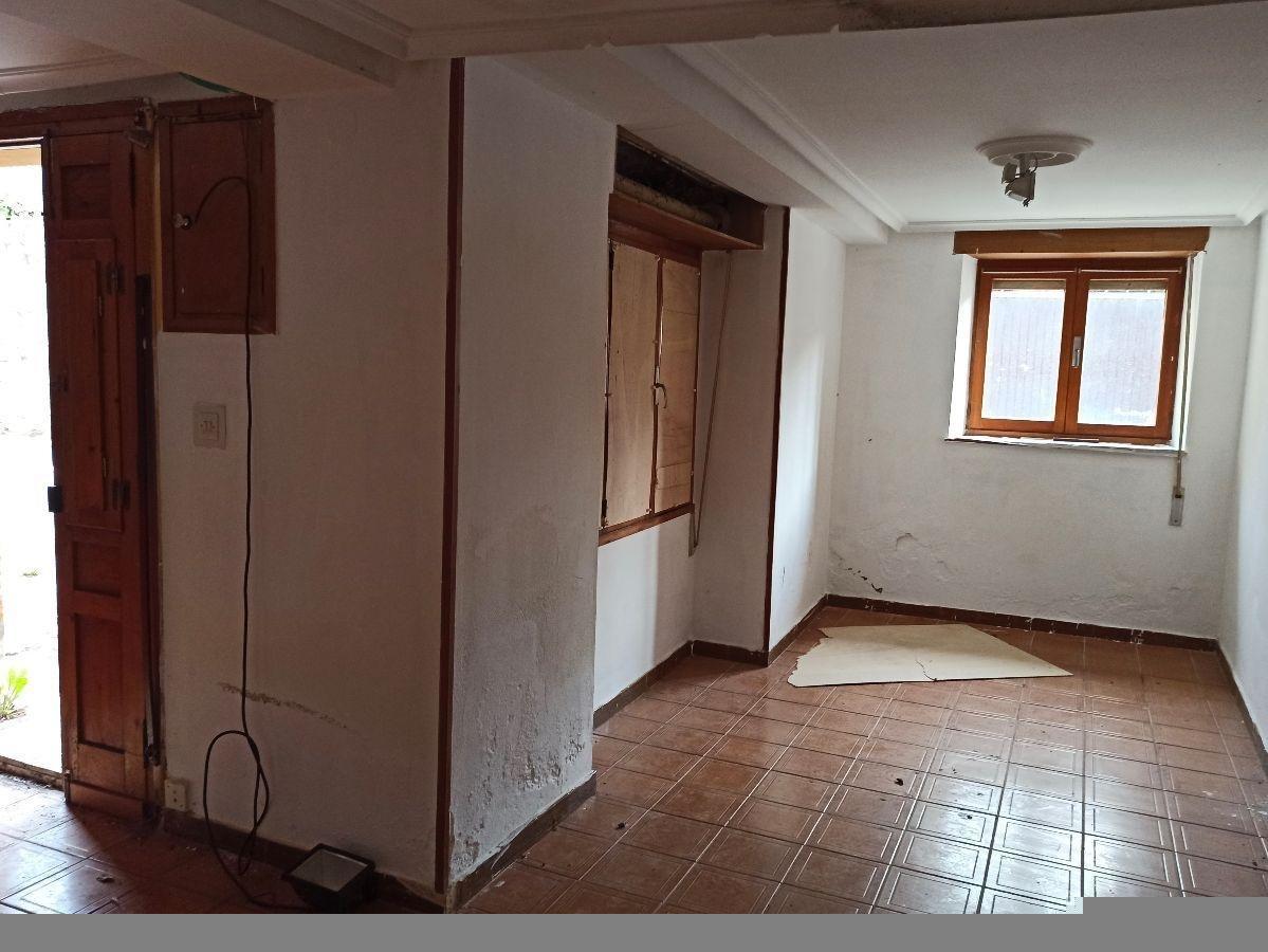 For sale of house in Nava