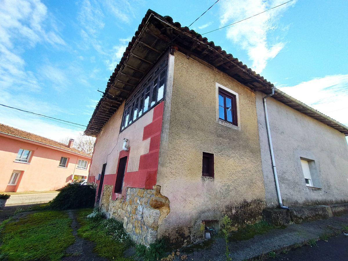 For sale of house in Piloña