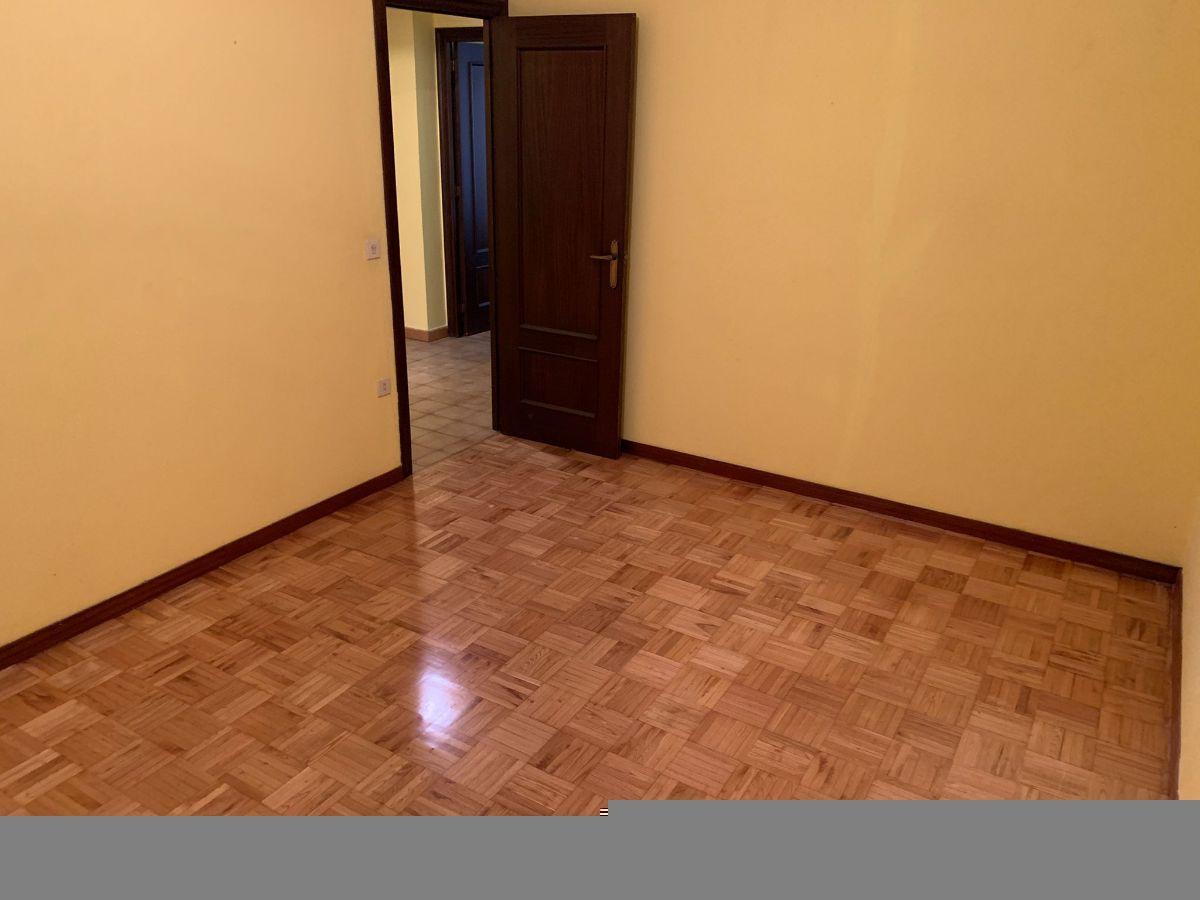 For sale of flat in Siero