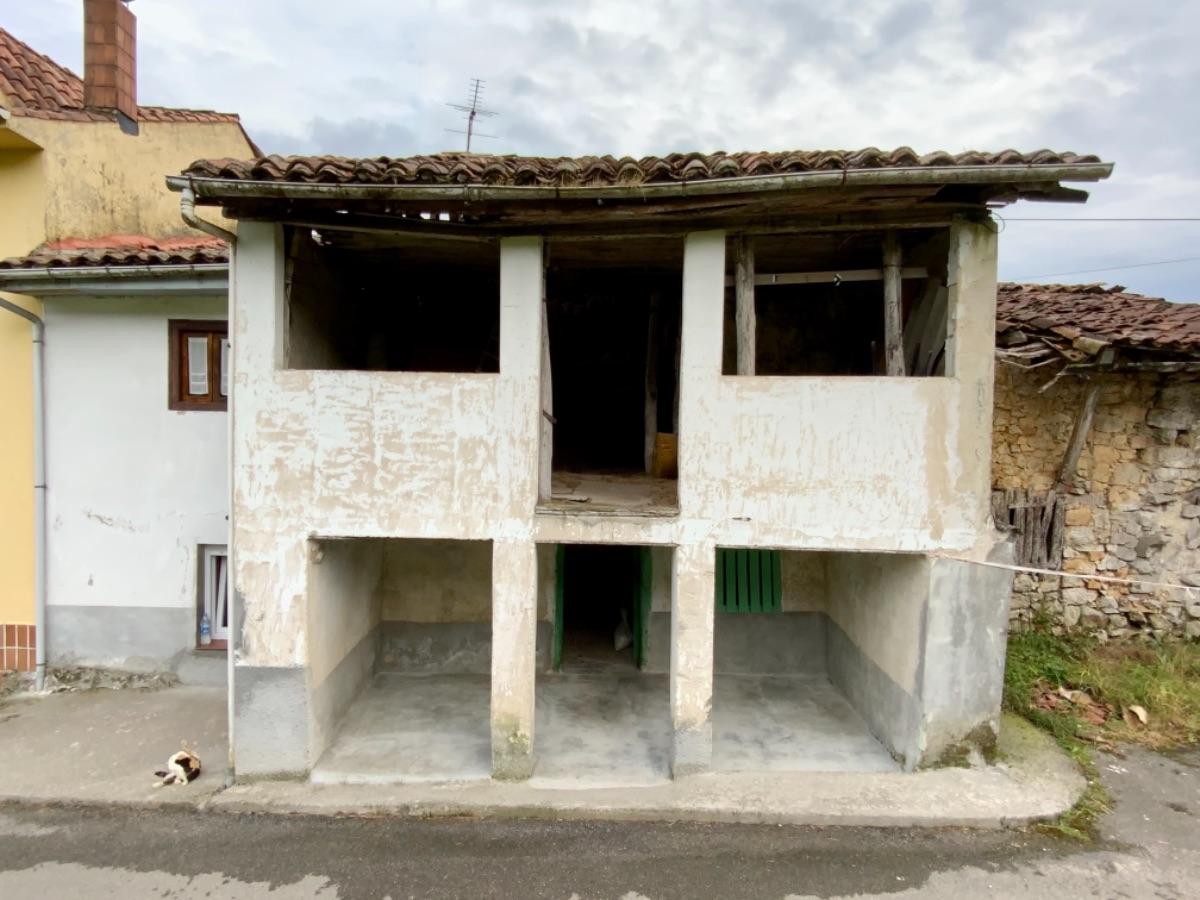 For sale of ground floor in Piloña