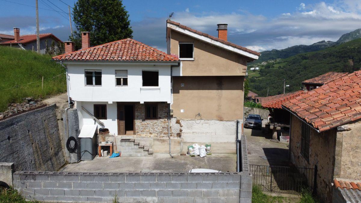 For sale of house in Bimenes