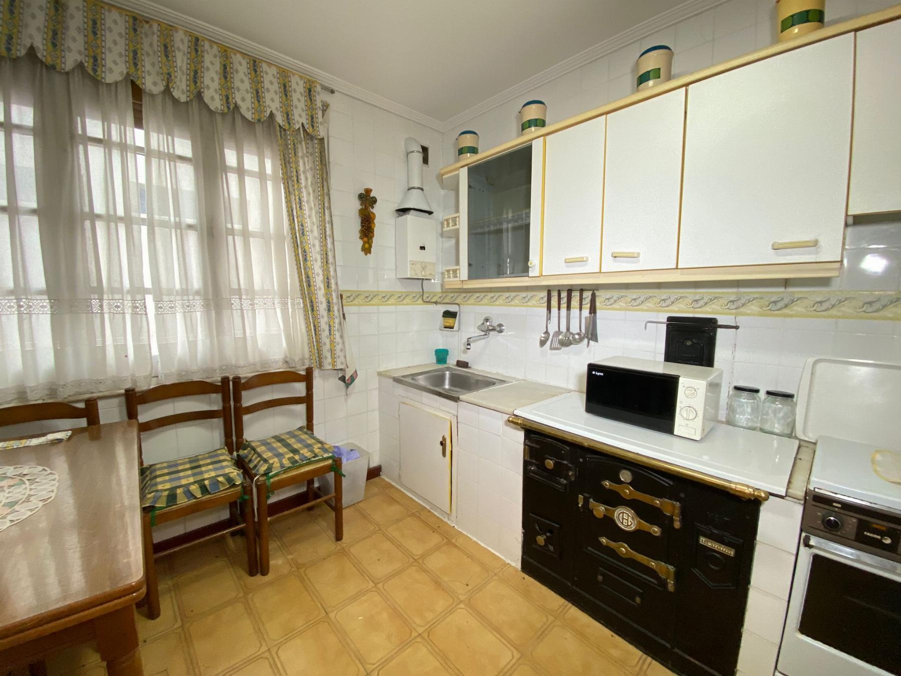 For sale of flat in Piloña