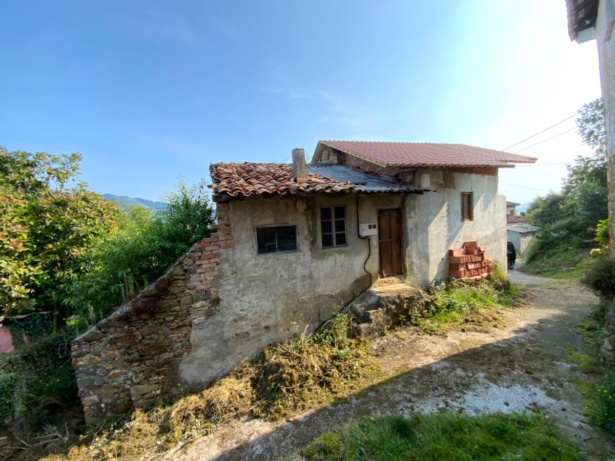 Casa en venta en Beloncio, Piloña