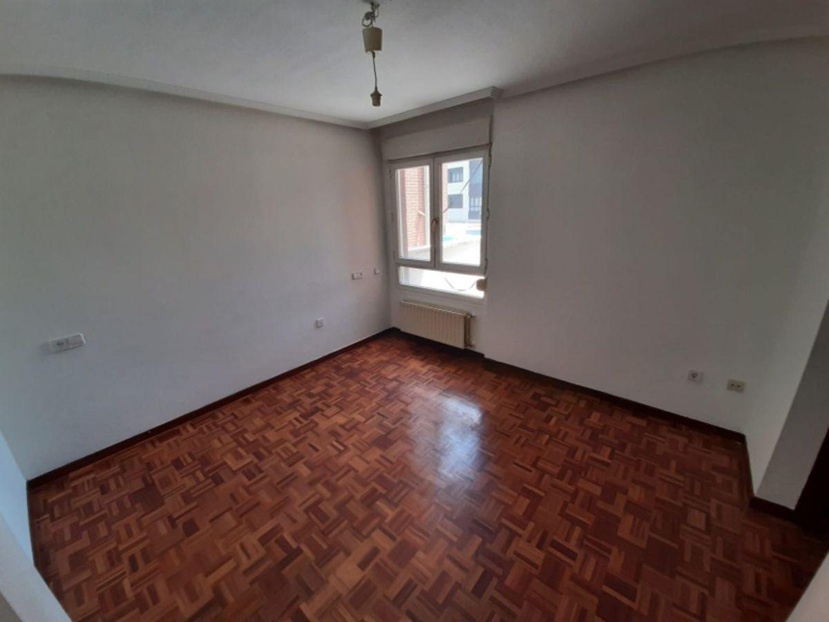 For sale of flat in Oviedo