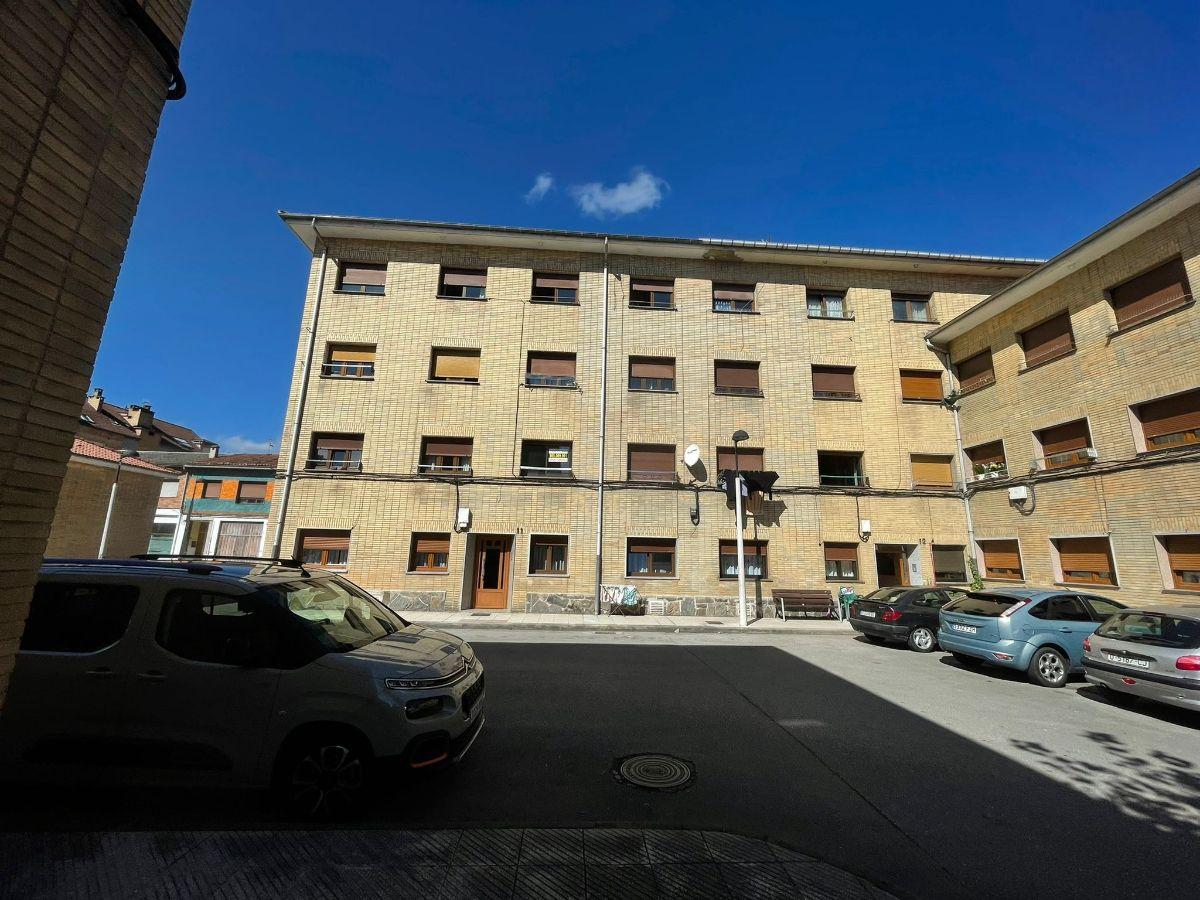 For sale of flat in Laviana