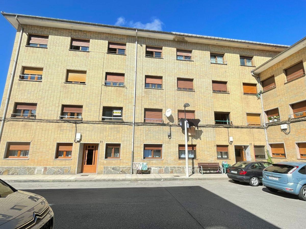 For sale of flat in Laviana