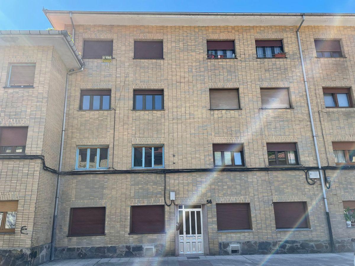 For sale of flat in Laviana