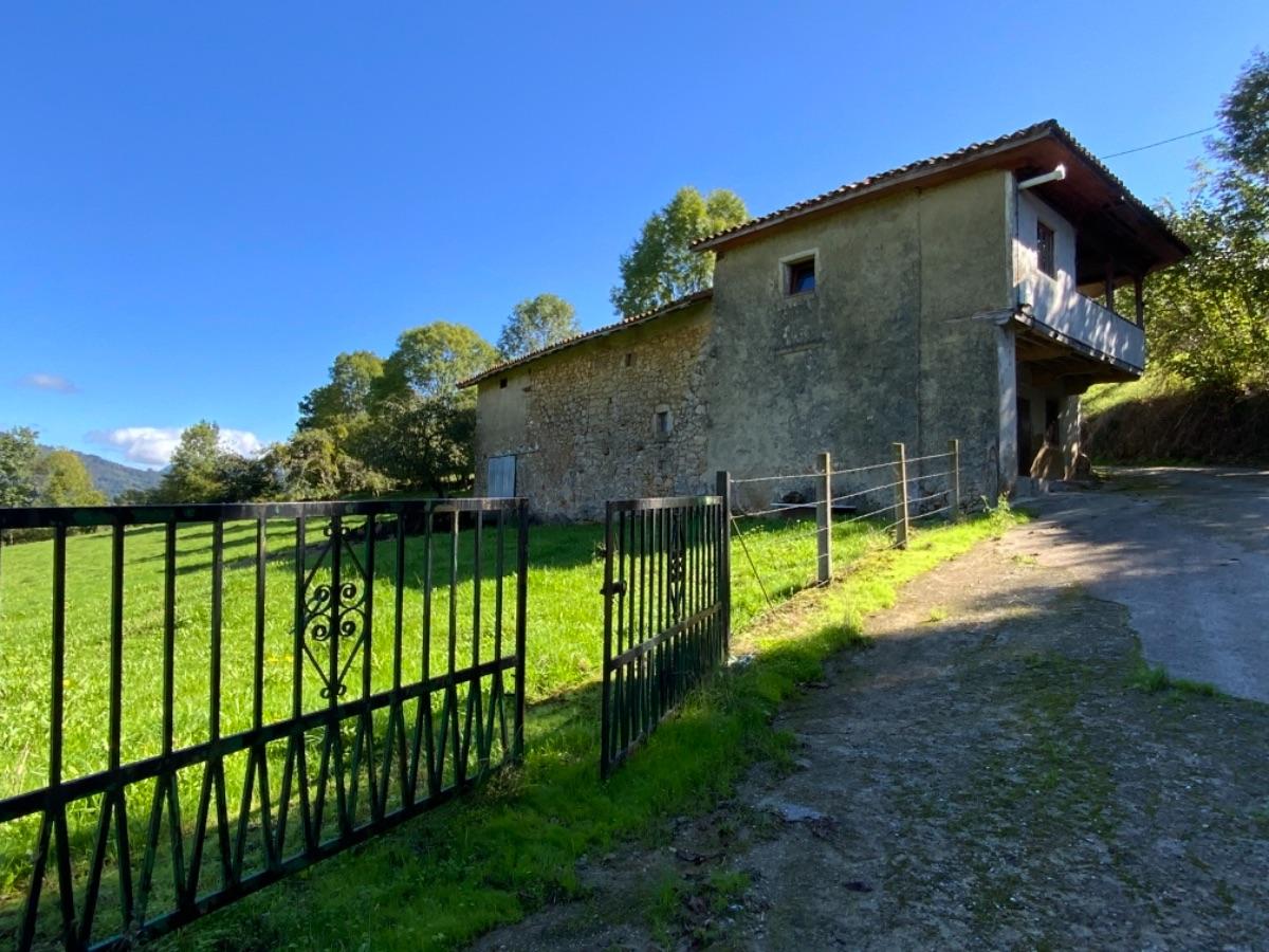 Casa en venta en Beloncio, Piloña