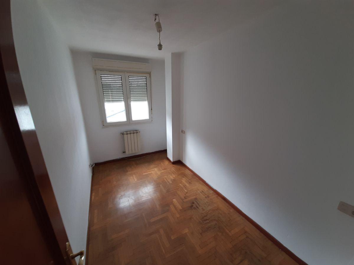 For sale of flat in Siero