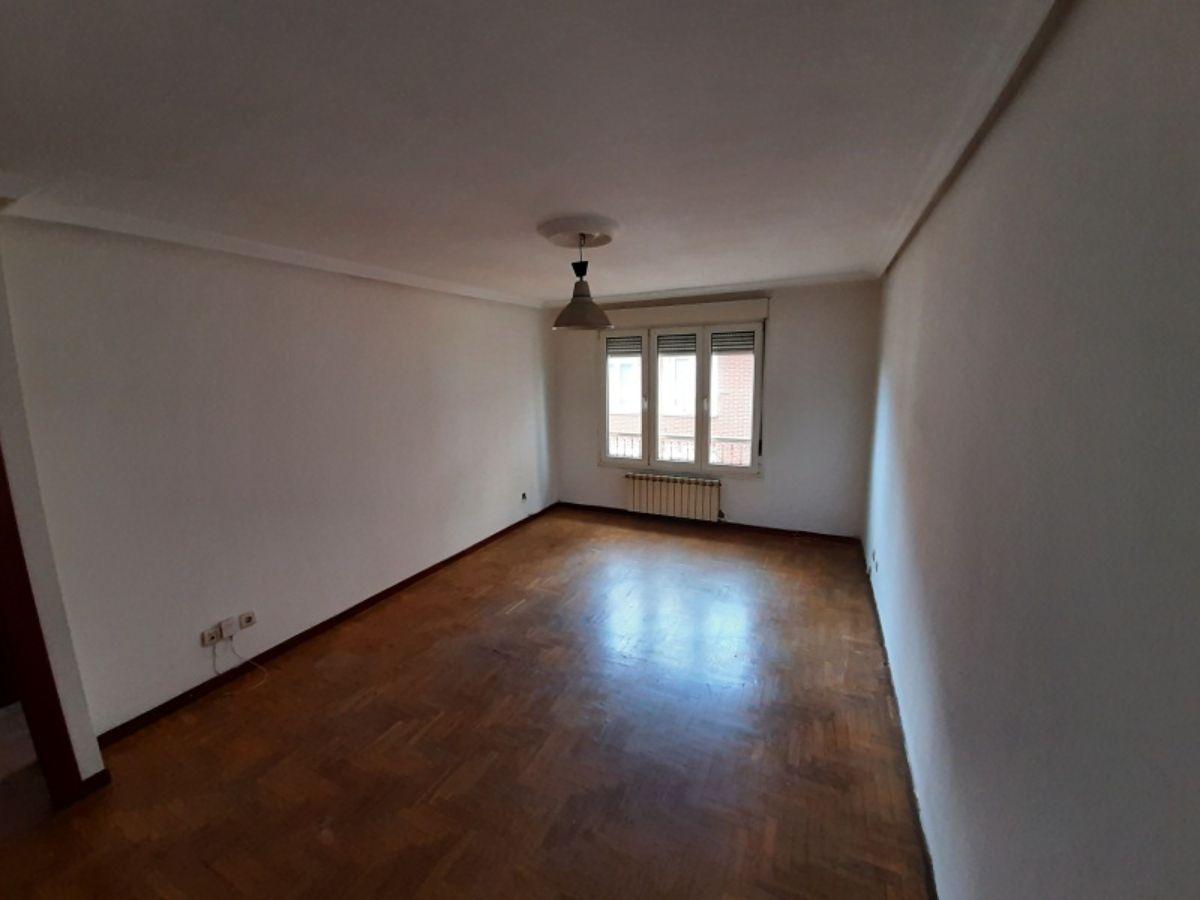 For sale of flat in Siero