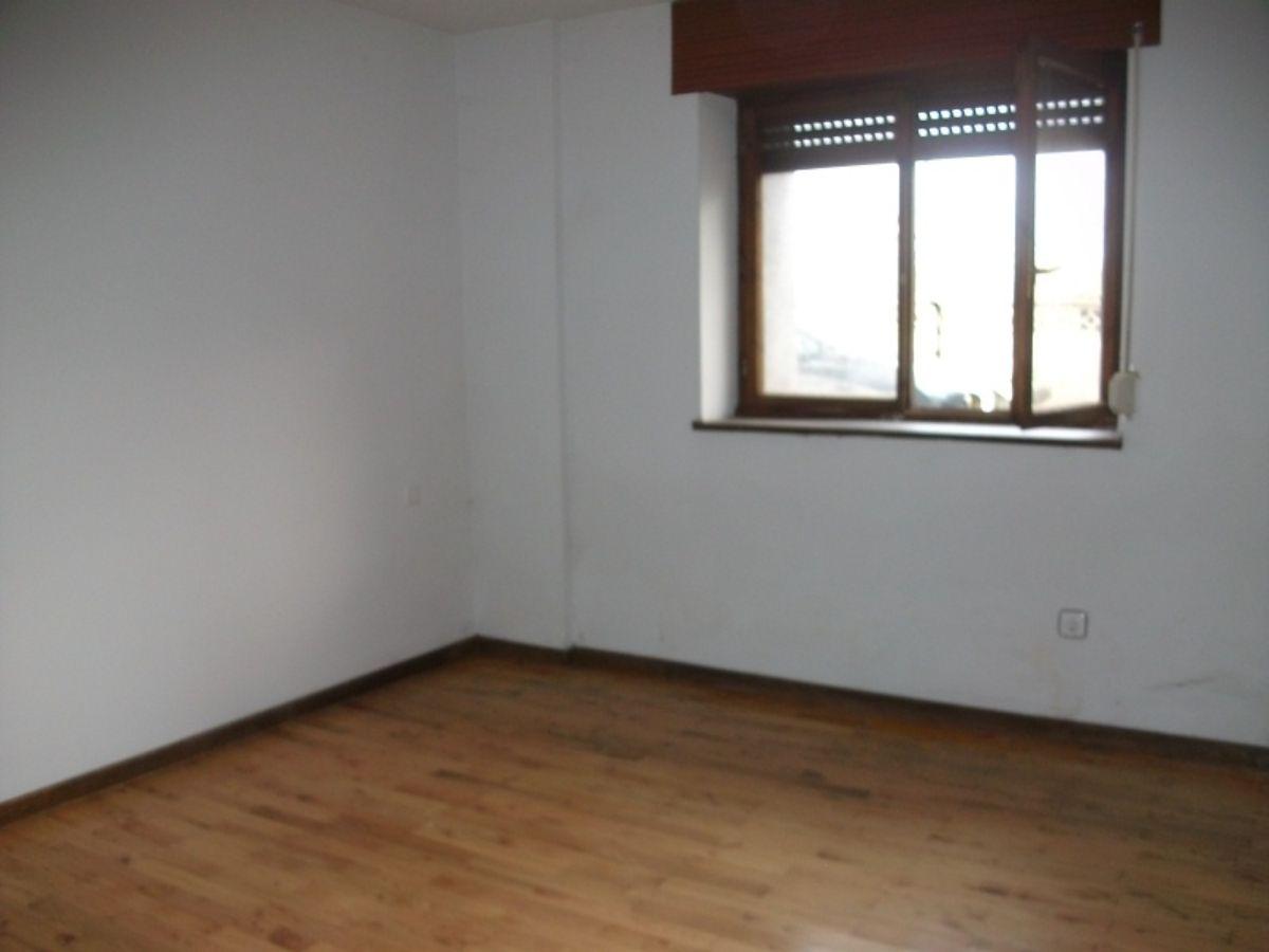 For sale of flat in Piloña