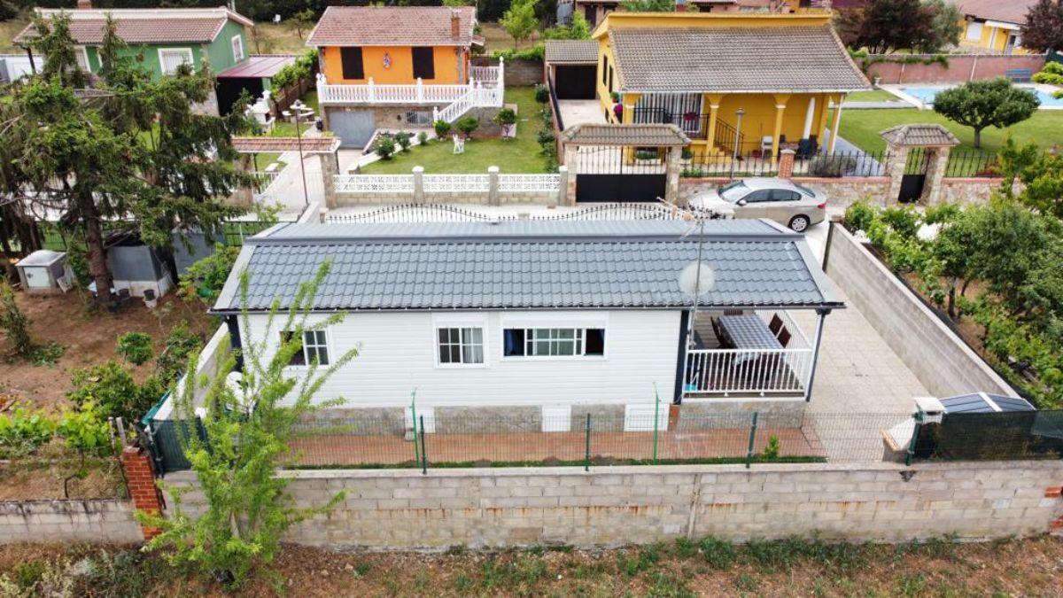 For sale of house in Villamañán