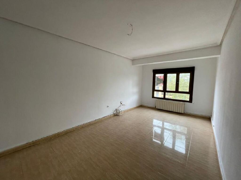 For sale of flat in Siero