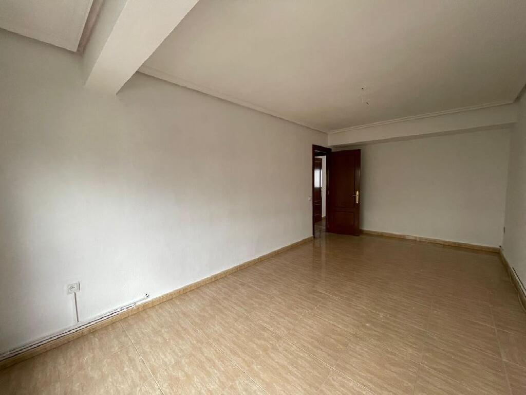 For sale of flat in Siero