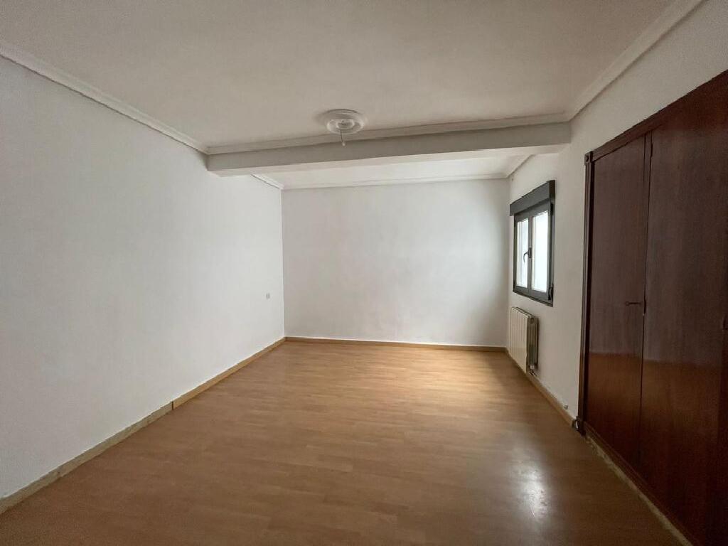 For sale of flat in Siero