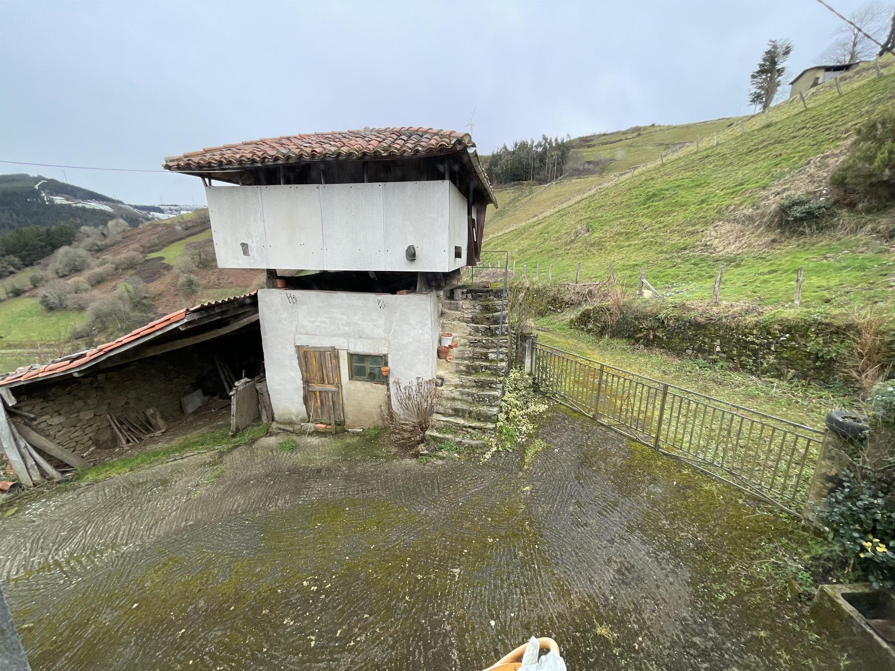 For sale of house in Salas Concejo