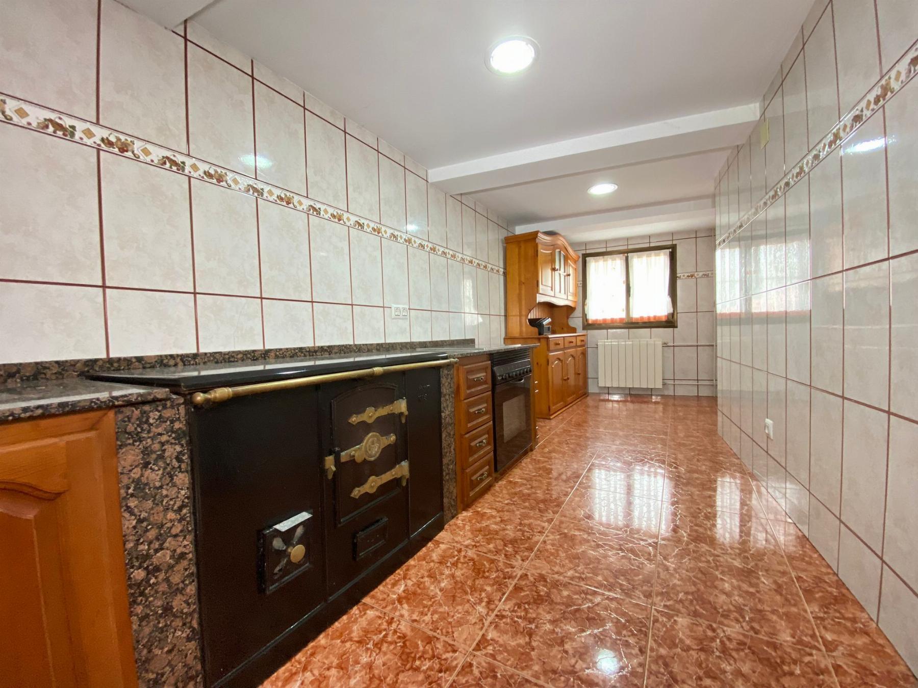 For sale of house in Bimenes